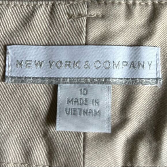 NWOT … NEW YORK & COMPANY “Size: 10” Khaki Shorts - Picture 3 of 3